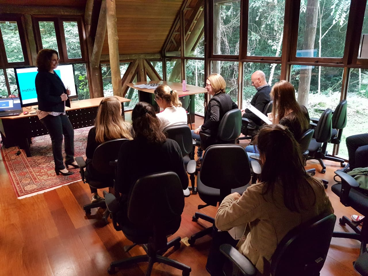 LIFE Institute offers training for consultants